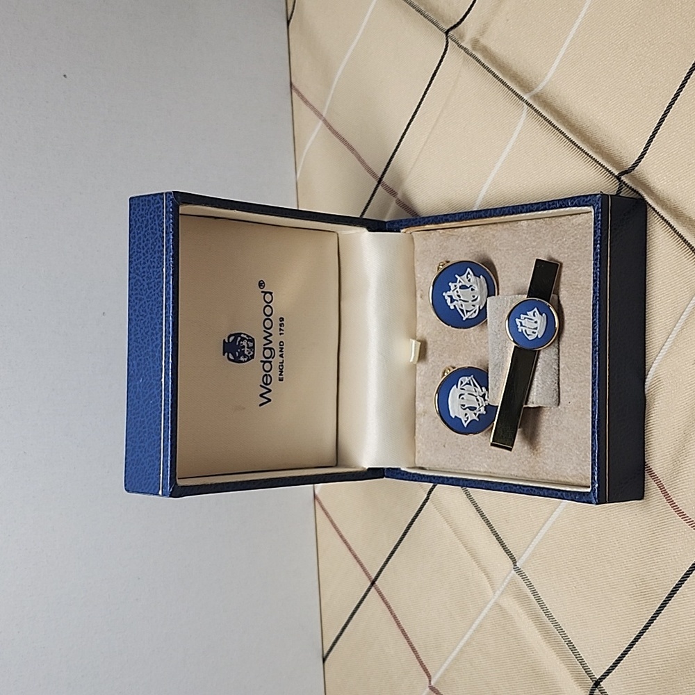 Wedgwood cufflink sets England 1759